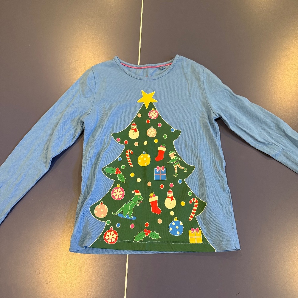 Size 8-9 Mini Boden Glow-in-the-dark Logo T-shirt in Bluebell Christmas Tree